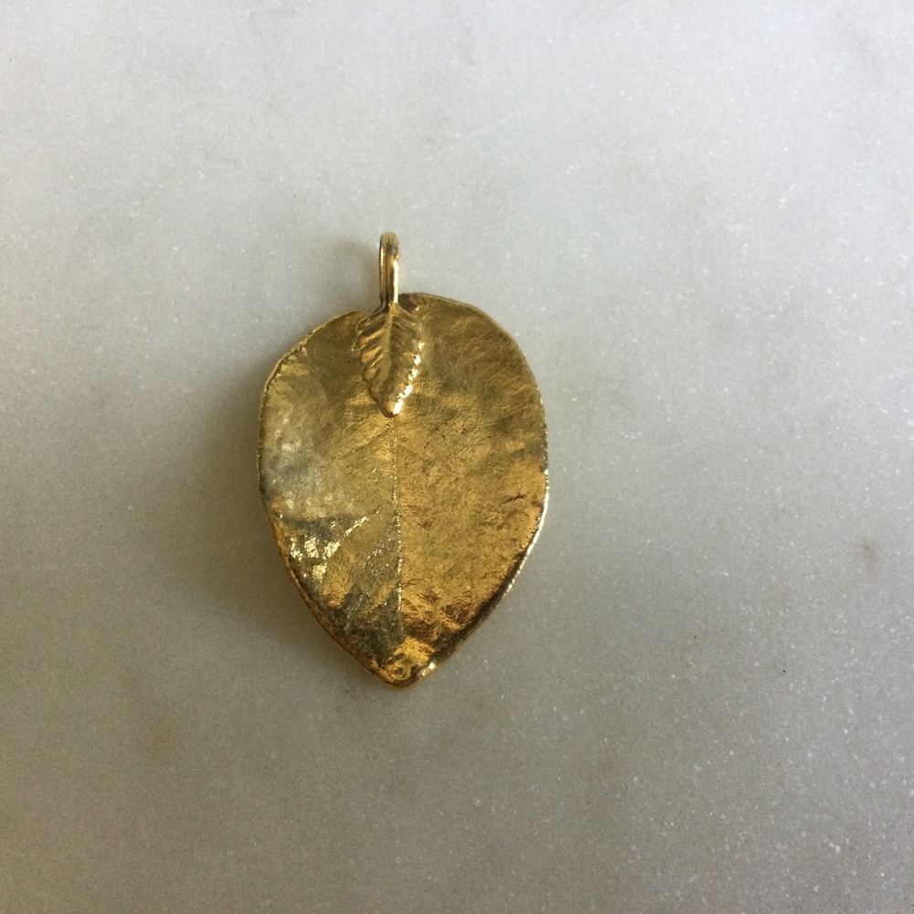 Gold Tone Vintage Leaf Necklace Pendant